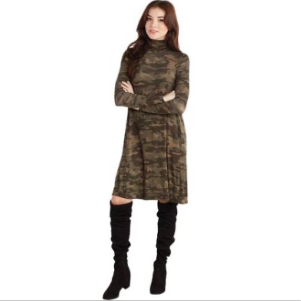 Mudd pie turtle neck long sleeve dress